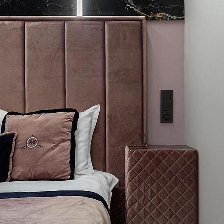 Family Residence Boutique Apartments Львов Экстерьер фото