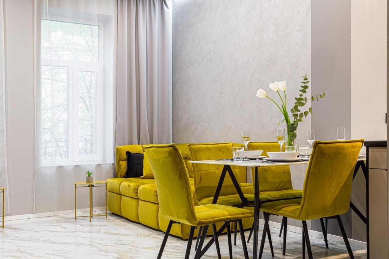 Family Residence Boutique Apartments Львов Экстерьер фото