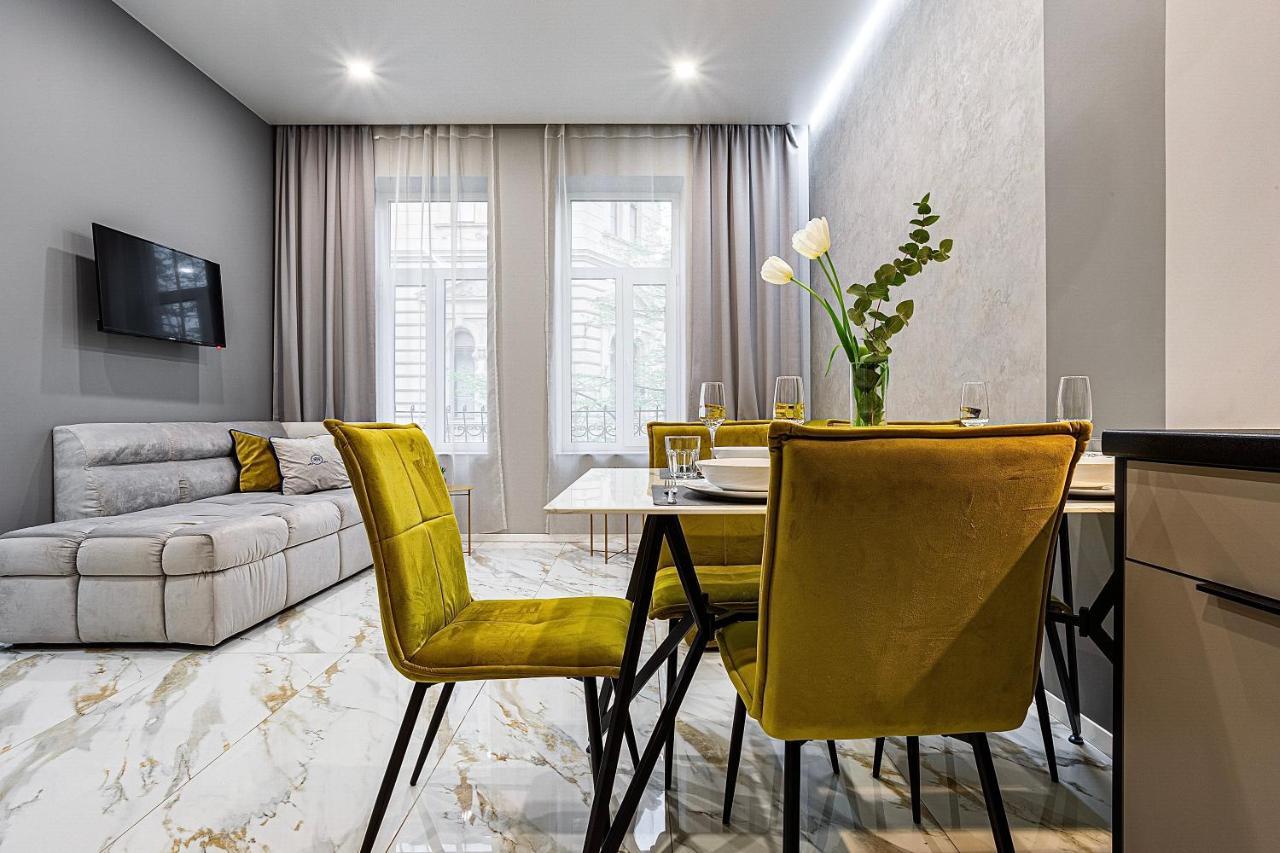 Family Residence Boutique Apartments Львов Экстерьер фото