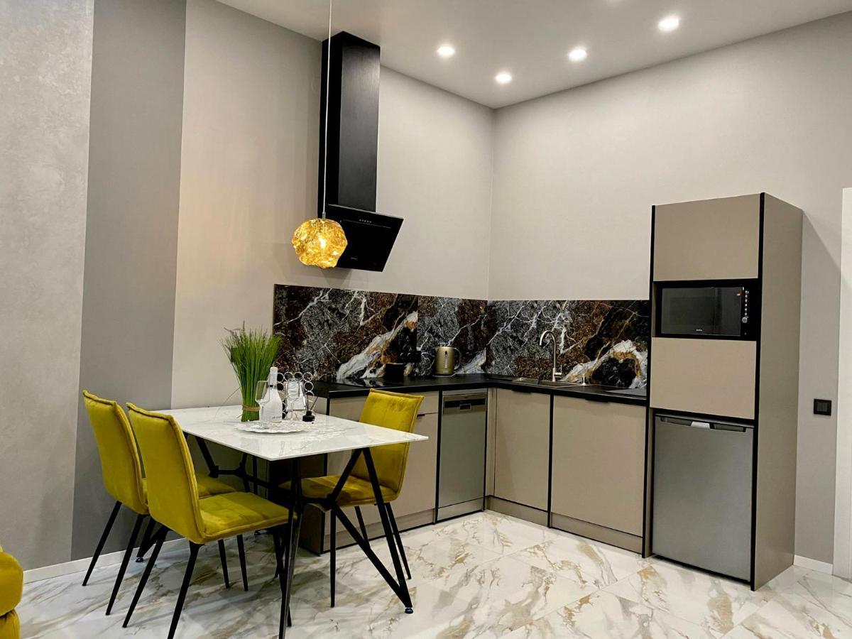 Family Residence Boutique Apartments Львов Экстерьер фото