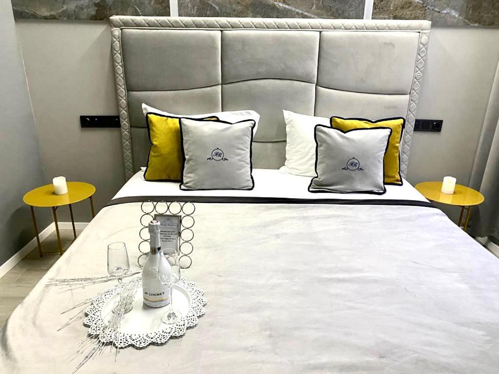 Family Residence Boutique Apartments Львов Экстерьер фото