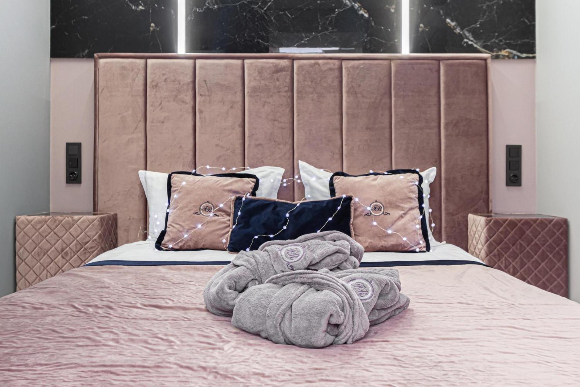 Family Residence Boutique Apartments Львов Экстерьер фото
