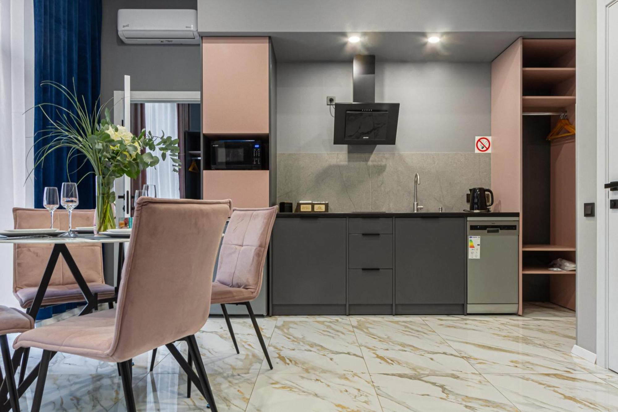 Family Residence Boutique Apartments Львов Экстерьер фото