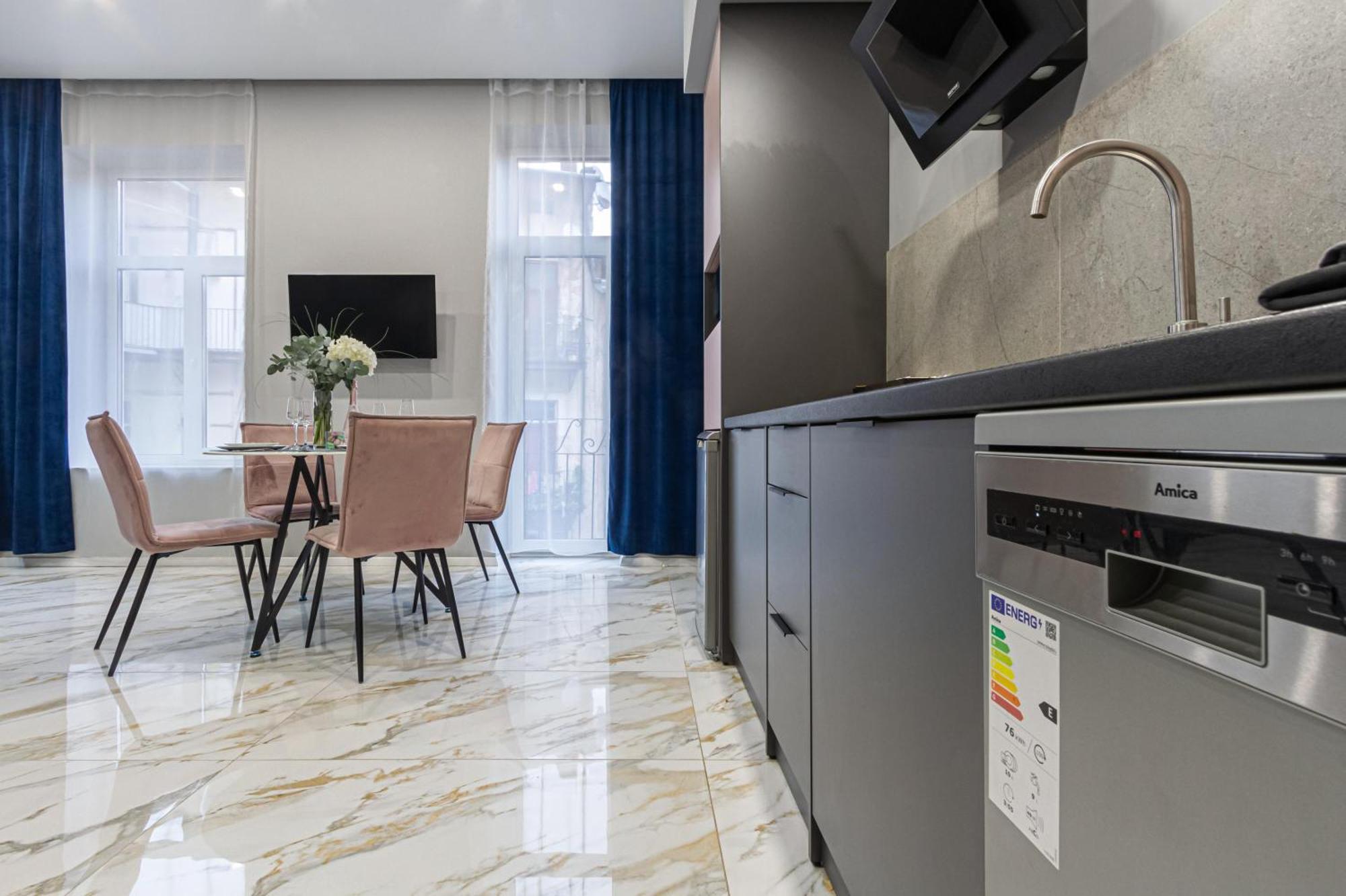 Family Residence Boutique Apartments Львов Экстерьер фото